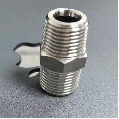 qualidade Partes de usinagem CNC de precisão com tolerância ± 0,01 mm e design personalizado em aço inoxidável fábrica